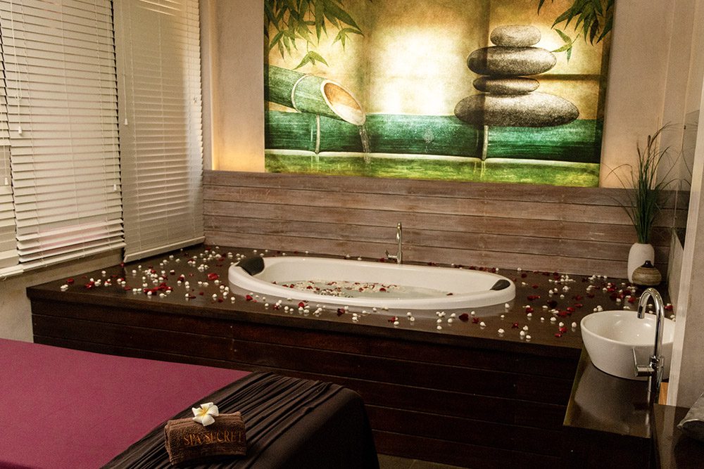 The menu Salt Restaurant at Terrace Green Hotel Negombo includes international and local cuisine. Food for all seasons!